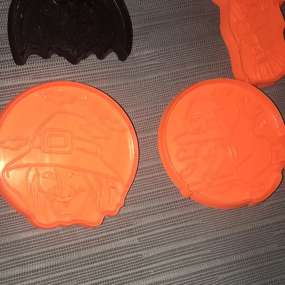 Halloween Plastic Cookie Cutters Press Lot of 8 Witch Bat Ghost Cat Vampire